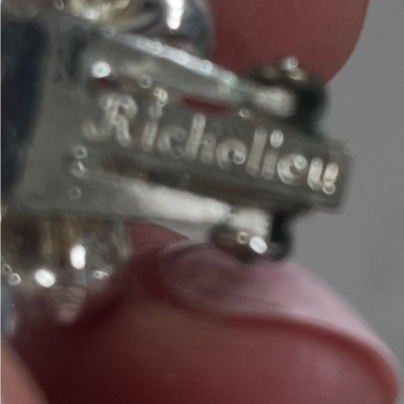 Elegant Pearl and Silver vintage  Earrings - Picture 4 of 7